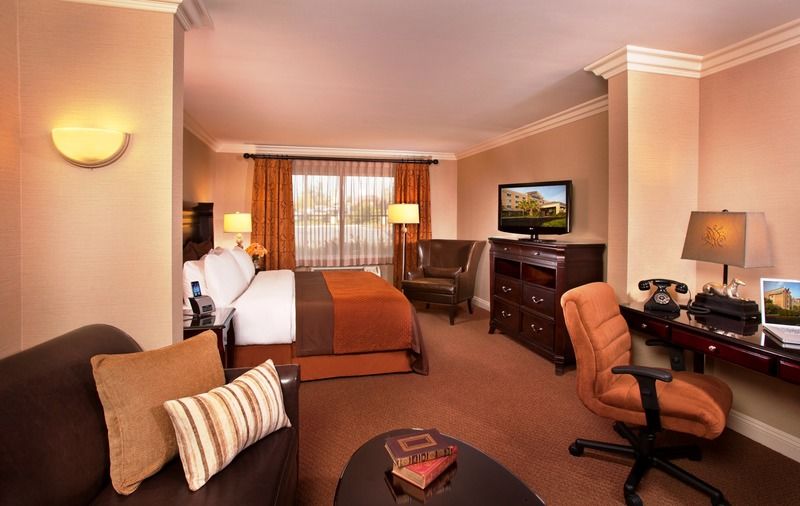 Hotel Ayres At The Mills Mall - Rancho Cucamonga Ontario