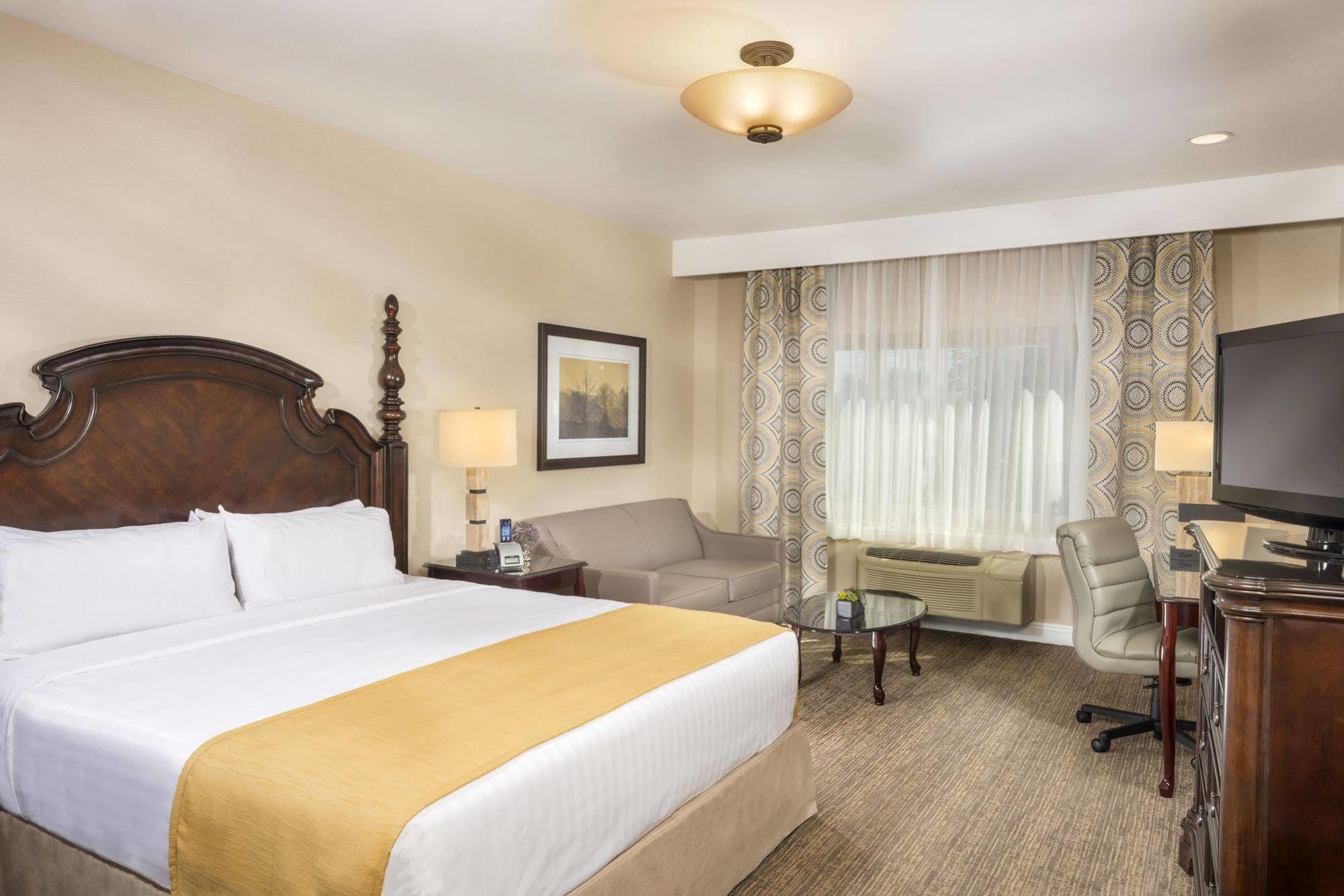 Hotel Ayres At The Mills Mall - Rancho Cucamonga Ontario